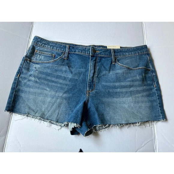 UNIVERSAL THREAD WOMENS HIGH RISE SHORTS PLUS SIZE 18/34R - Picture 1 of 5